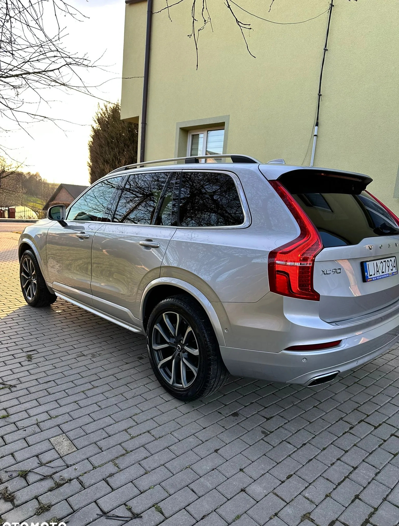 Volvo XC 90 cena 141500 przebieg: 80000, rok produkcji 2018 z Radlin małe 379